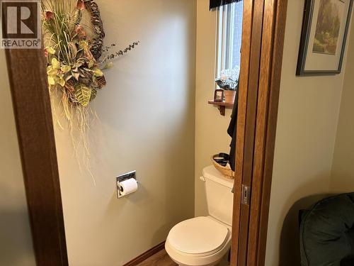 404 N Birch Avenue, 100 Mile House, BC - Indoor Photo Showing Bathroom