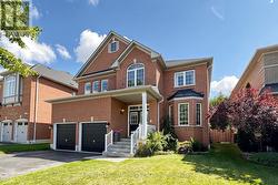 19 TWEEDIE CRESCENT Whitby, ON L1P 1X4