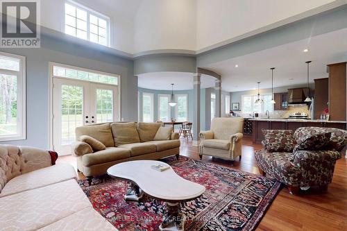 19 Wolf Run Court, Whitchurch-Stouffville, ON - Indoor Photo Showing Living Room