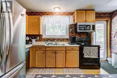1583 Otterby Road, Mississauga, ON - Indoor Photo Showing Kitchen With Double Sink