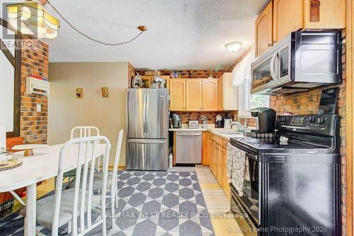 1583 Otterby Road, Mississauga, ON - Indoor Photo Showing Kitchen