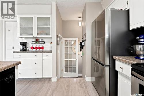 111 Minot Drive, Regina, SK - Indoor Photo Showing Kitchen