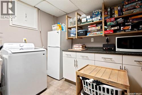 111 Minot Drive, Regina, SK - Indoor Photo Showing Laundry Room