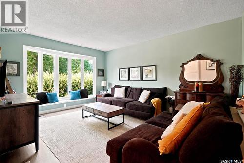 111 Minot Drive, Regina, SK - Indoor Photo Showing Living Room