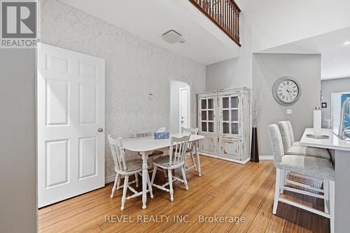 10 Kopperfield Lane, Hamilton, ON - Indoor Photo Showing Dining Room