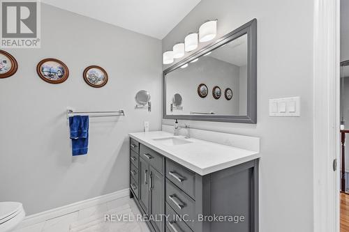 10 Kopperfield Lane, Hamilton, ON - Indoor Photo Showing Bathroom