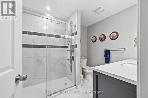 10 Kopperfield Lane, Hamilton, ON - Indoor Photo Showing Bathroom
