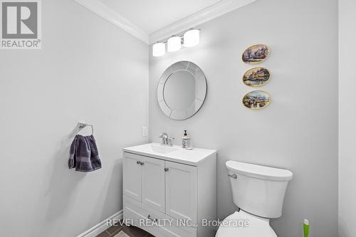 10 Kopperfield Lane, Hamilton, ON - Indoor Photo Showing Bathroom