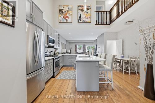 10 Kopperfield Lane, Hamilton, ON - Indoor Photo Showing Kitchen With Upgraded Kitchen