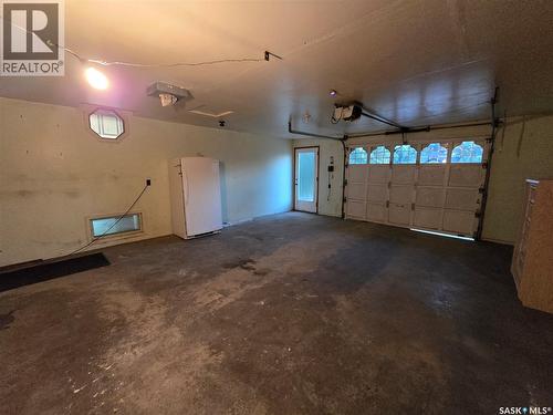 142 First Street W, Glenavon, SK - Indoor Photo Showing Garage