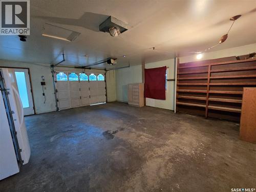 142 First Street W, Glenavon, SK - Indoor Photo Showing Garage