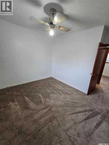 142 First Street W, Glenavon, SK - Indoor Photo Showing Other Room