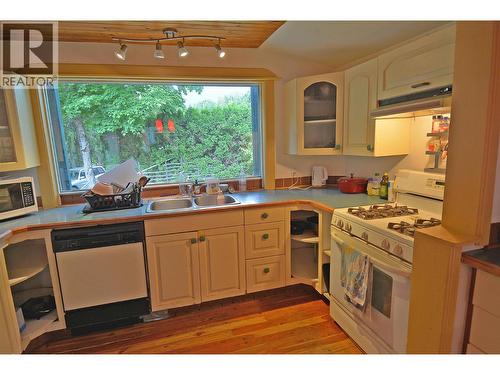 2022 Creek Street, Nelson, BC - Indoor Photo Showing Kitchen With Double Sink
