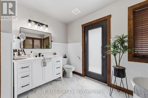 57 Valleyview Crescent, Thames Centre (Dorchester), ON - Indoor Photo Showing Bathroom