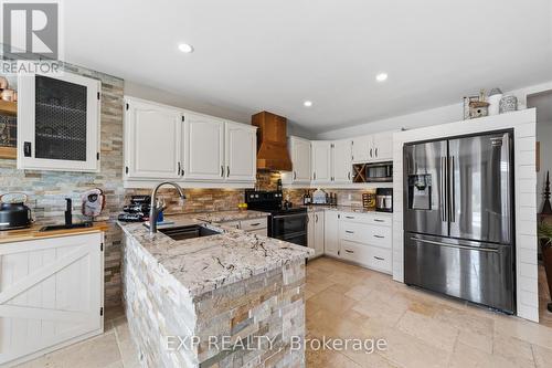 57 Valleyview Crescent, Thames Centre (Dorchester), ON - Indoor Photo Showing Kitchen With Upgraded Kitchen