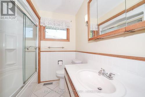 133 Sussex Street, Oshawa, ON - Indoor Photo Showing Bathroom