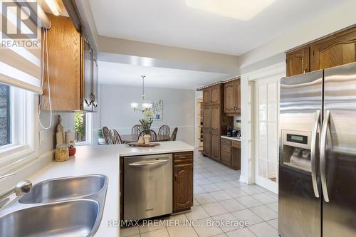 85 Calgary Gardens, Vaughan, ON - Indoor Photo Showing Kitchen With Double Sink