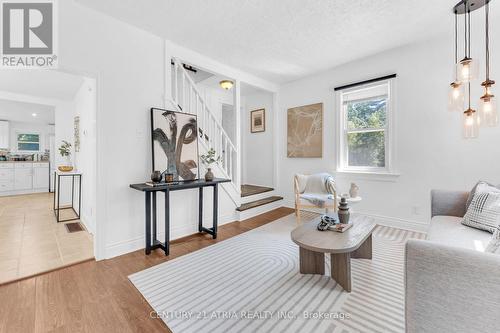 609 Pearson Street, Newmarket, ON - Indoor Photo Showing Living Room