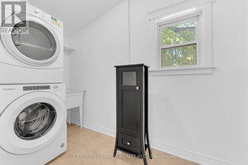 609 Pearson Street, Newmarket, ON - Indoor Photo Showing Laundry Room