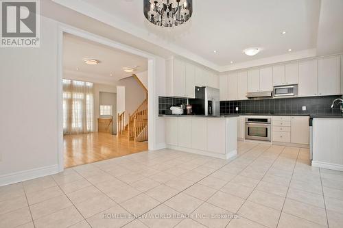1 Mackenzie'S Stand Avenue, Markham, ON - Indoor Photo Showing Kitchen