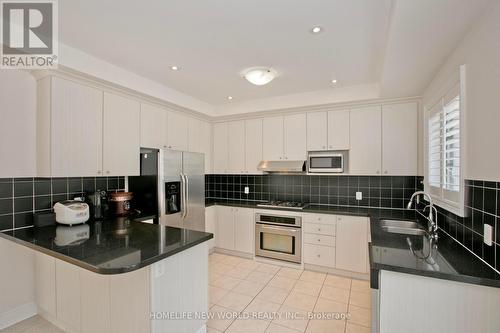 1 Mackenzie'S Stand Avenue, Markham, ON - Indoor Photo Showing Kitchen With Upgraded Kitchen