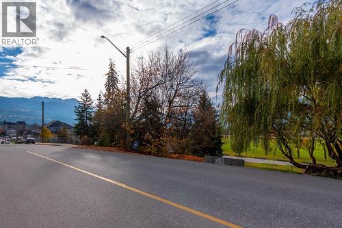 street and sidewalk view - 271 Shuswap Street Se, Salmon Arm, BC 
