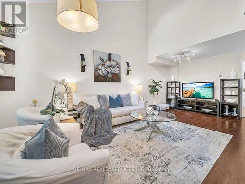 35 Peachleaf Crescent, Brampton, ON - Indoor Photo Showing Living Room