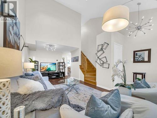 35 Peachleaf Crescent, Brampton, ON - Indoor