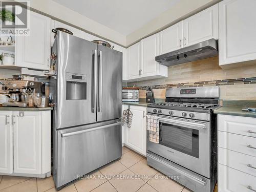 35 Peachleaf Crescent, Brampton, ON - Indoor Photo Showing Kitchen