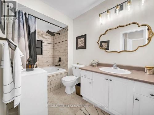 35 Peachleaf Crescent, Brampton, ON - Indoor Photo Showing Bathroom
