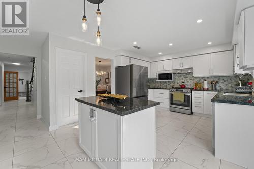 4778 Crystal Rose Drive, Mississauga, ON - Indoor Photo Showing Kitchen With Upgraded Kitchen