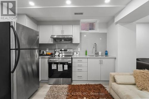 4778 Crystal Rose Drive, Mississauga, ON - Indoor Photo Showing Kitchen With Double Sink