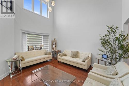 4778 Crystal Rose Drive, Mississauga, ON - Indoor Photo Showing Living Room