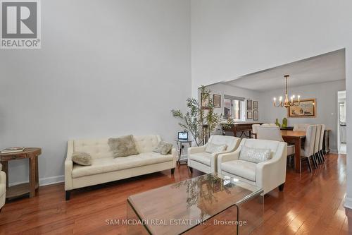4778 Crystal Rose Drive, Mississauga, ON - Indoor Photo Showing Living Room