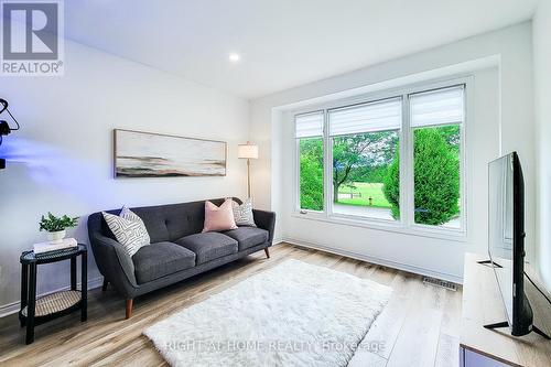 62 Hazel Street, St. Catharines, ON - Indoor Photo Showing Living Room