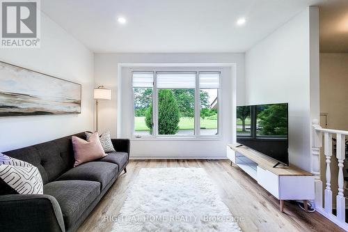 62 Hazel Street, St. Catharines, ON - Indoor Photo Showing Living Room