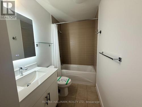 2011 - 23 Sheppard Avenue E, Toronto, ON - Indoor Photo Showing Bathroom