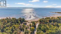 5 min drive to the beach - 