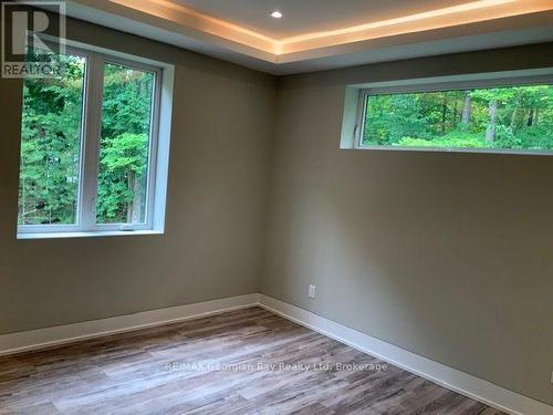 5 Oakwood Avenue S, Tiny, ON - Indoor Photo Showing Other Room