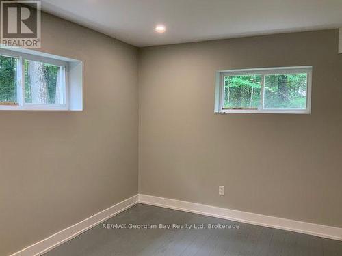 5 Oakwood Avenue S, Tiny, ON - Indoor Photo Showing Other Room