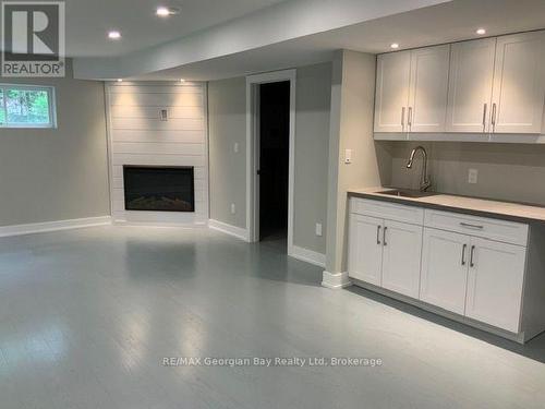 5 Oakwood Avenue S, Tiny, ON - Indoor With Fireplace