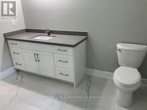 5 Oakwood Avenue S, Tiny, ON - Indoor Photo Showing Bathroom
