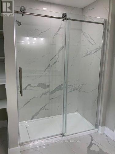 5 Oakwood Avenue S, Tiny, ON - Indoor Photo Showing Bathroom