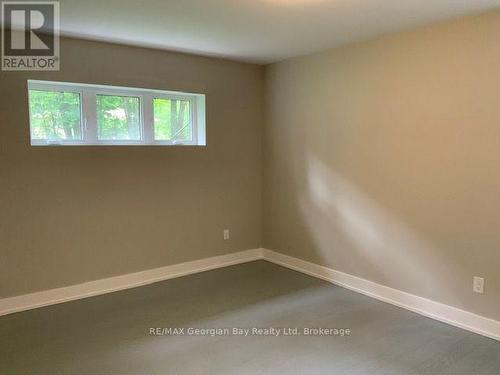 5 Oakwood Avenue S, Tiny, ON - Indoor Photo Showing Other Room