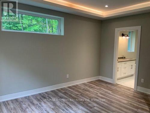 5 Oakwood Avenue S, Tiny, ON - Indoor Photo Showing Other Room