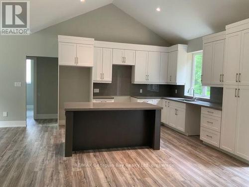 5 Oakwood Avenue S, Tiny, ON - Indoor Photo Showing Kitchen