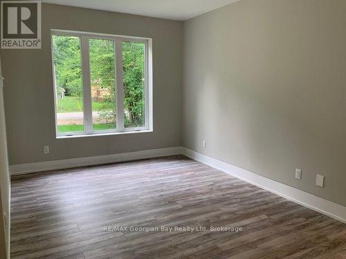 5 Oakwood Avenue S, Tiny, ON - Indoor Photo Showing Other Room