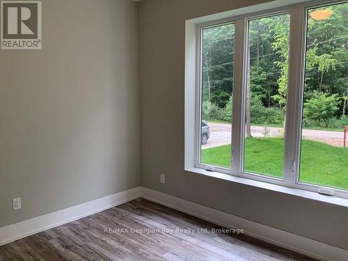 5 Oakwood Avenue S, Tiny, ON - Indoor Photo Showing Other Room