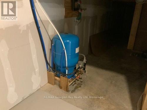 5 Oakwood Avenue S, Tiny, ON - Indoor