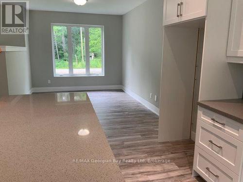 5 Oakwood Avenue S, Tiny, ON - Indoor Photo Showing Other Room